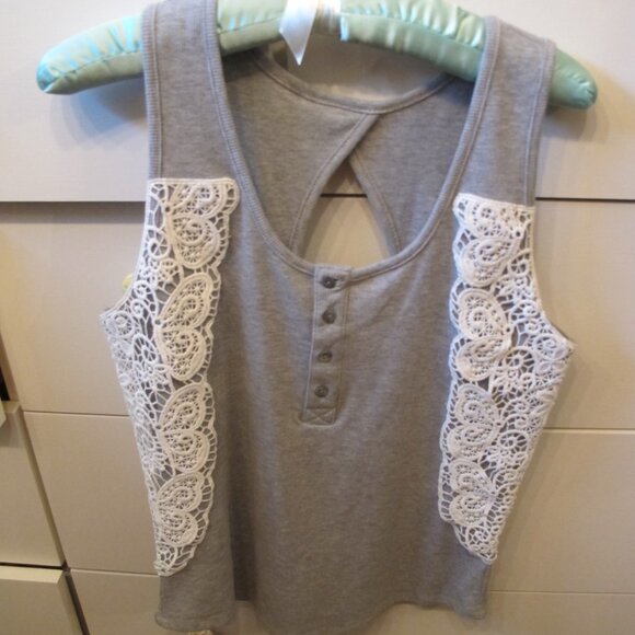 LIMITED TIME SITEWIDE SALE! EVERYTHING $5 OFF SEE CLOSET FOR INDIVIDUAL $ - Picture 8 of 16